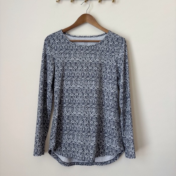 Title Nine Cut Out Back Top Medium Grey Geometric Print - Picture 7 of 7